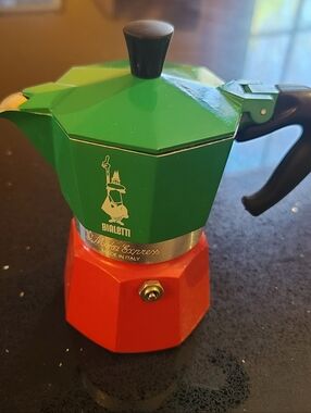 Bialetti Moka Express Italian Stovetop Espresso Coffee Maker